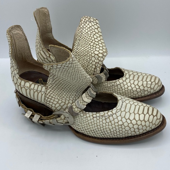 freebird Shoes - Freebird by Steven Blade White Snake Skin Booties Size 7 Western